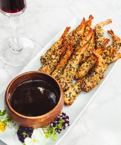 Langostinos Marinados y Empanizados con Panko y Pistachios con Miel de Toronjil