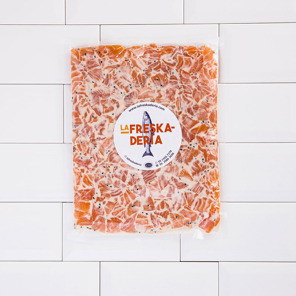 Cubitos de Salmón Smoked Ajonjolí